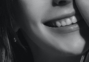Straightening Teeth Without the Brackets and Wires